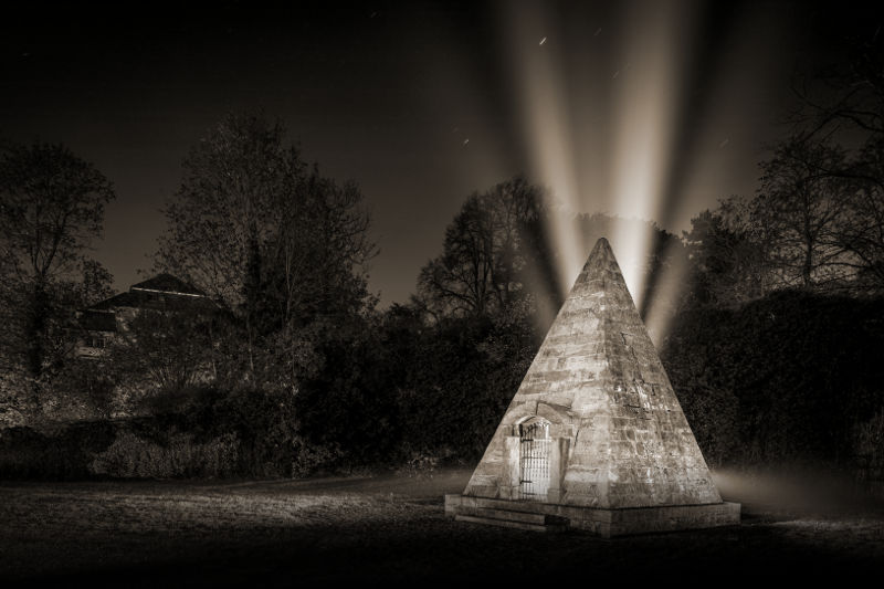 Fotokurs  - Lichtkunst im Mysteriengarten der Illuminaten